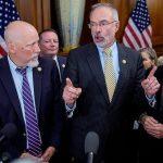 Trump says Noem doing ‘very good job, ‘won’t step down as homeland security chief amid Minnesota shift